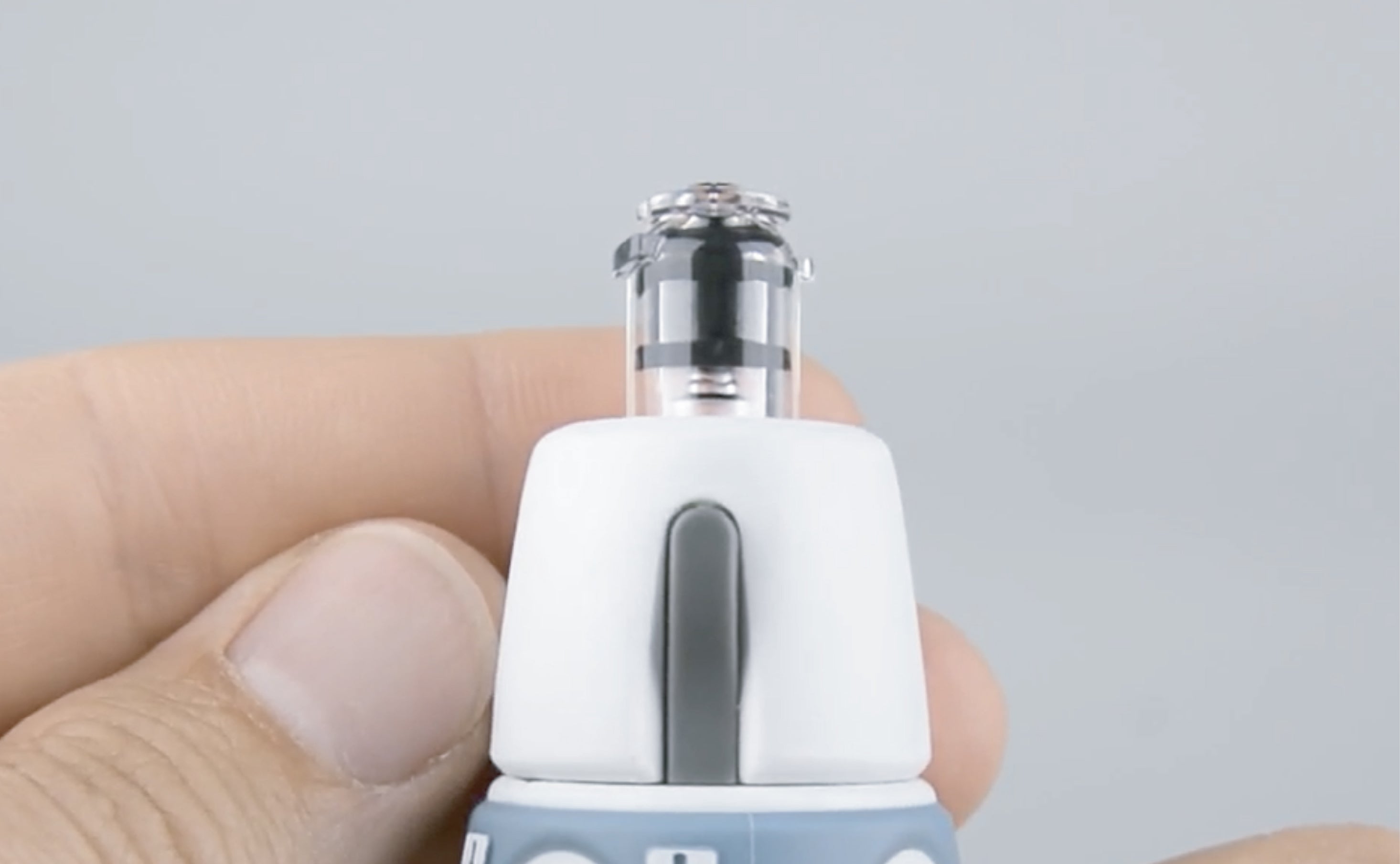 Załaduj film:  Jak wymienić dyszę InsuJet™.