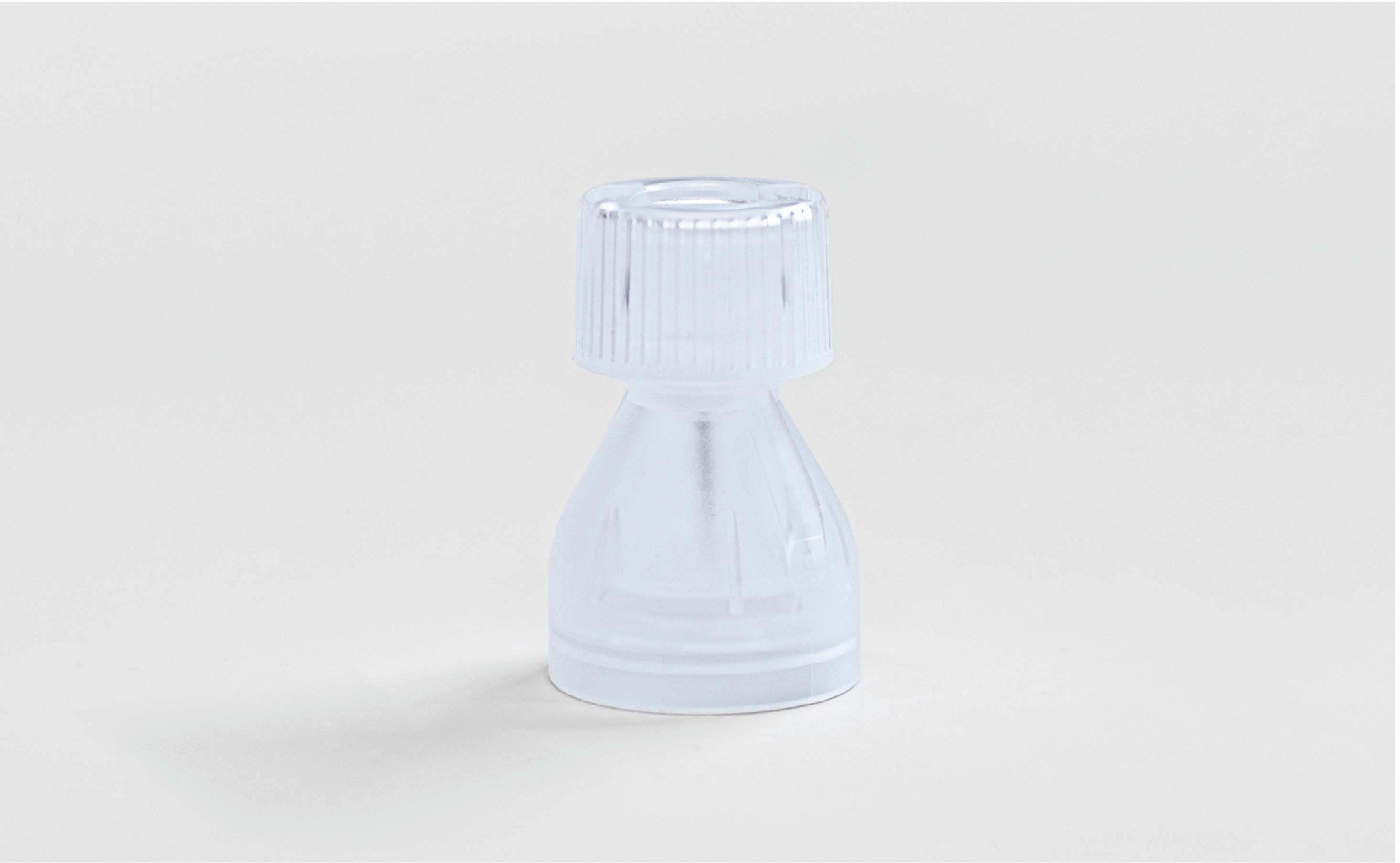 Załaduj film: Zainstaluj adapter do fiolki 10 ml