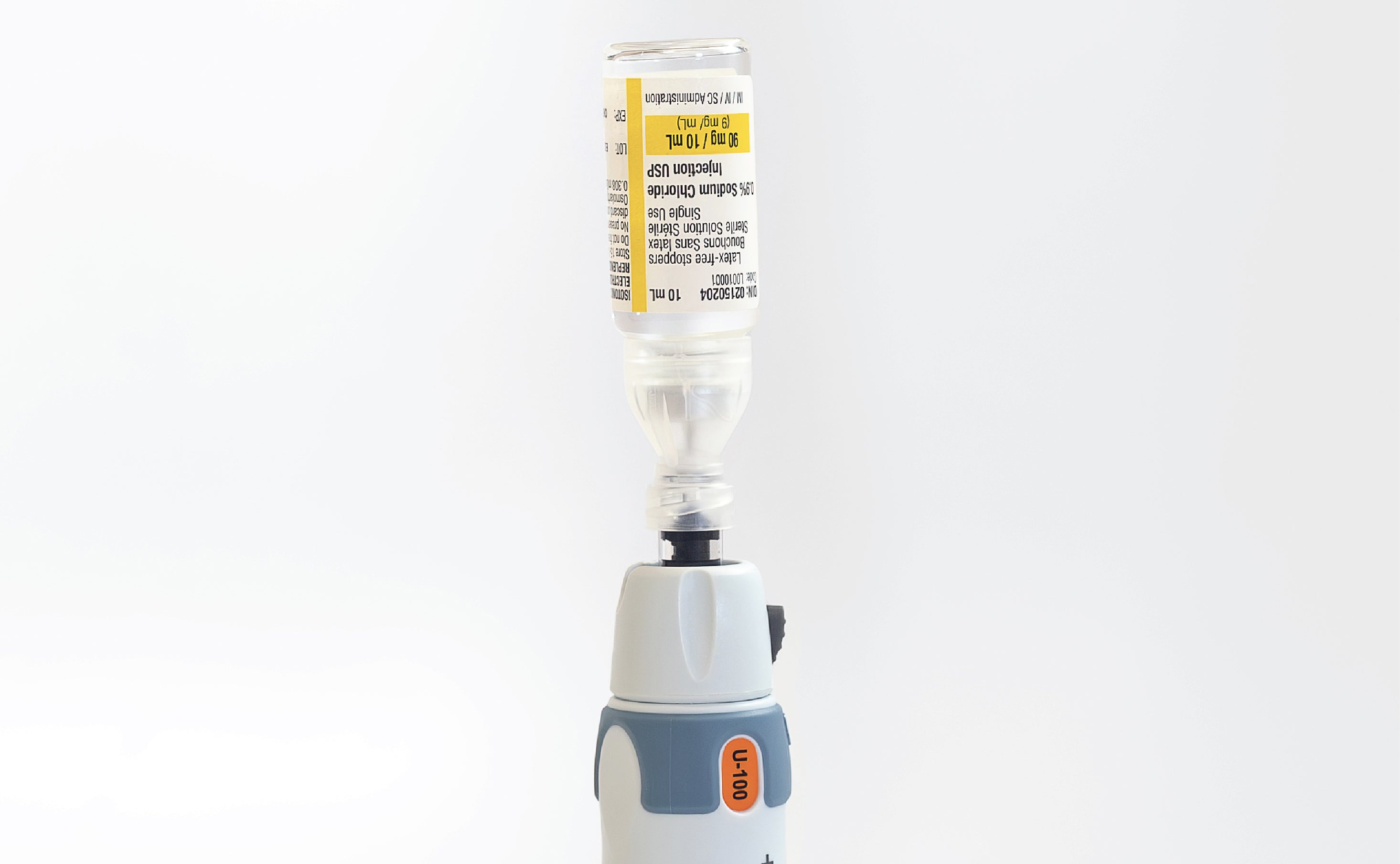 Załaduj film:  Pobieranie insuliny z fiolki 10 ml